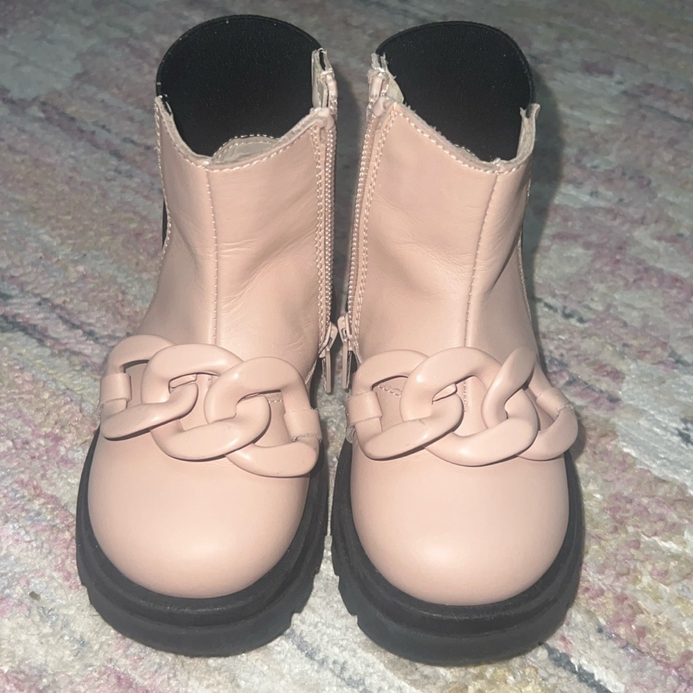 Girls boots
